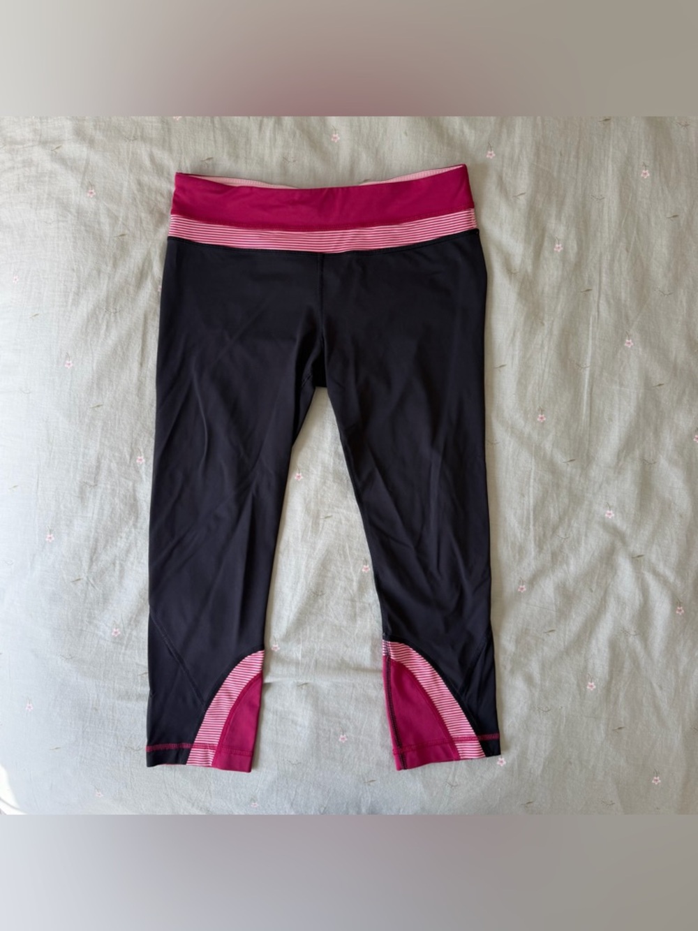 Black Capri Leggings with Magenta
